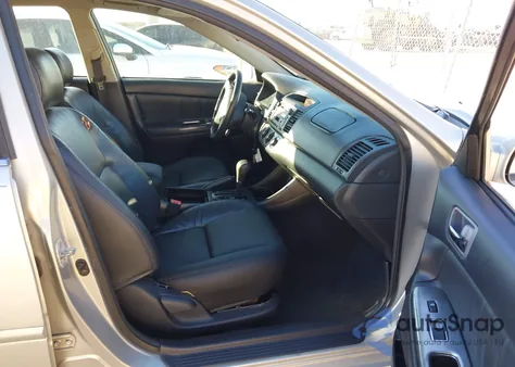 2002 Toyota Camry Se V6 z USA, uszkodzony, nr VIN 4T1BF32K02U002717